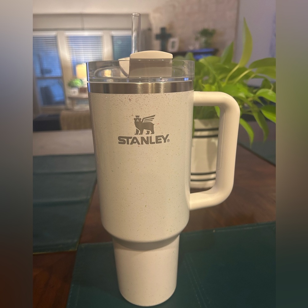 Used Stanley 40oz - Pearl